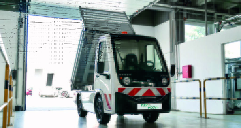 Véhicule métro dans un garage soulevant sa remorque